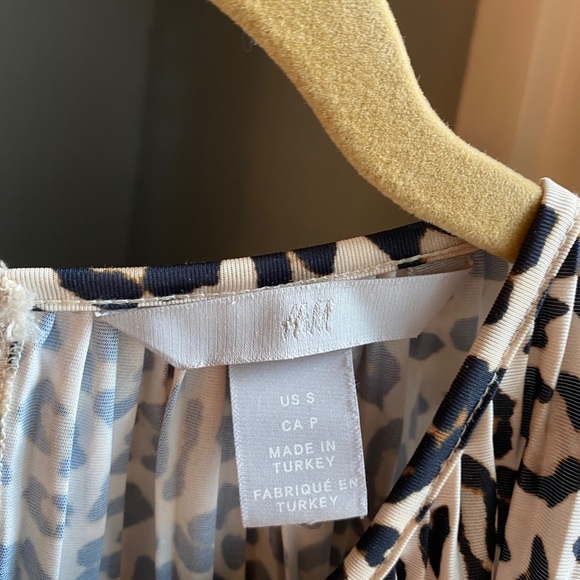 H&M Leopard Print Blouse - Picture 4 of 4